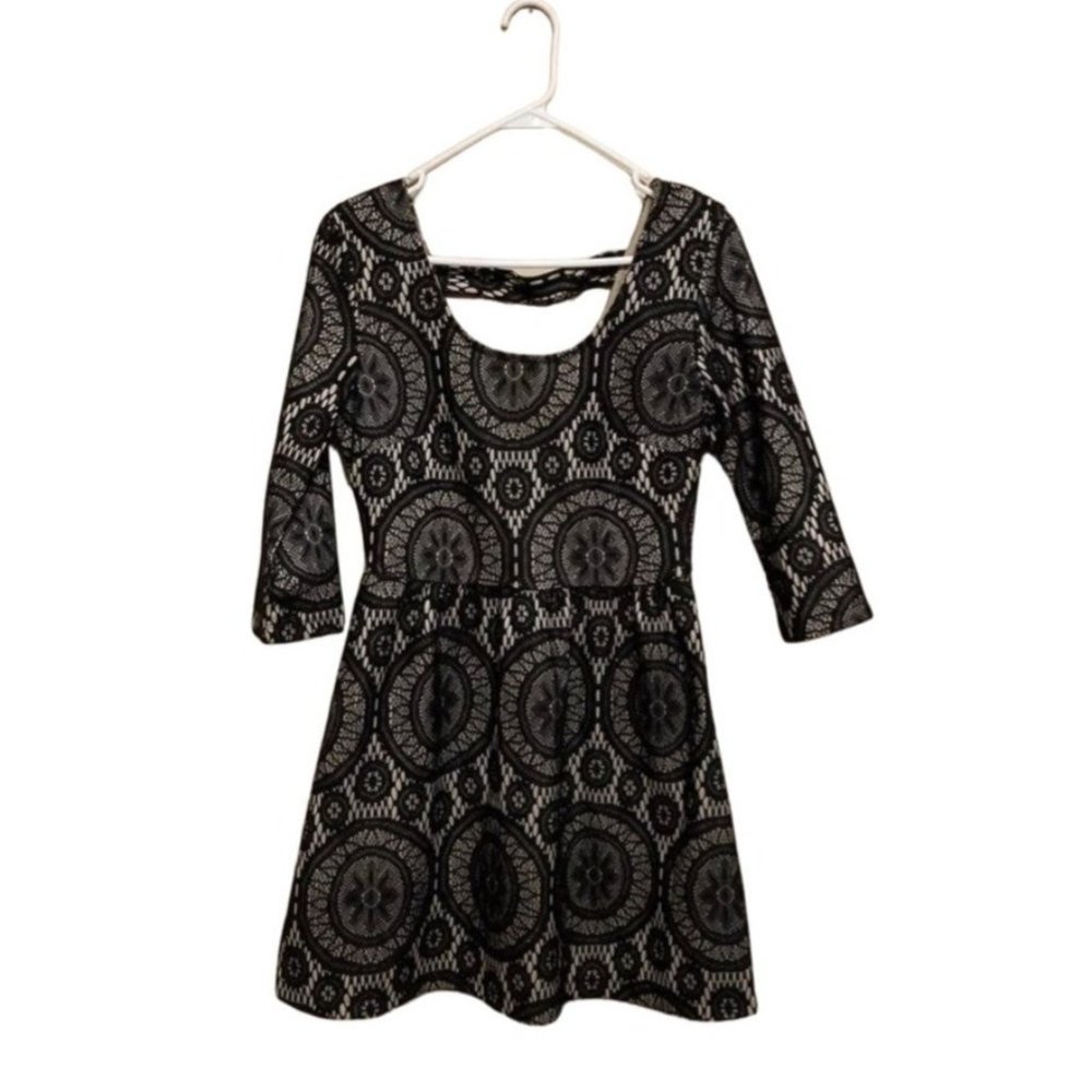 Beige & Black Dress (Womens size 4-6)